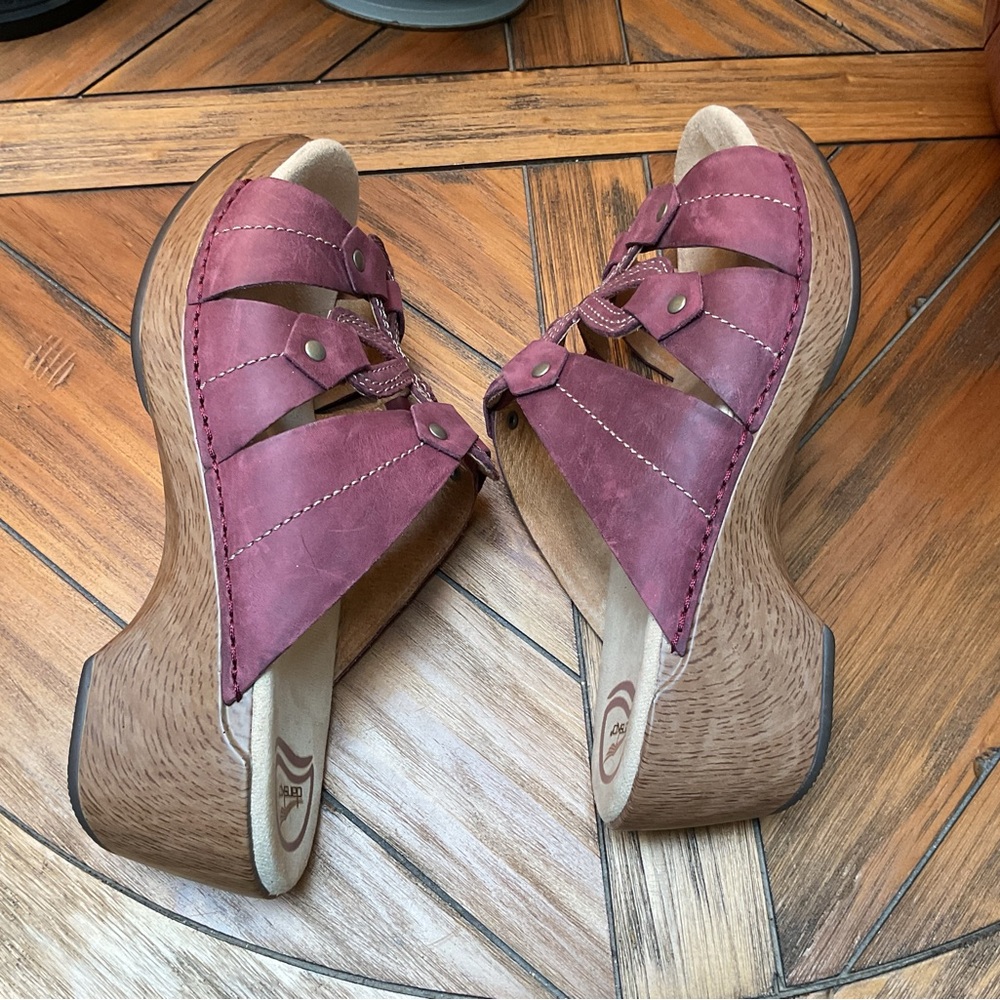Dansko leather floral sandals. EUC - Picture 7 of 7